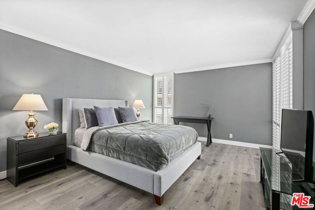 848 N Kings Rd Unit: 207