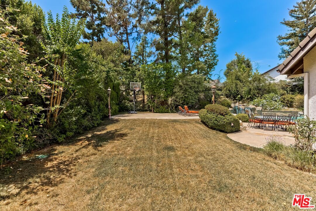 4239 Tarzana Estates Dr