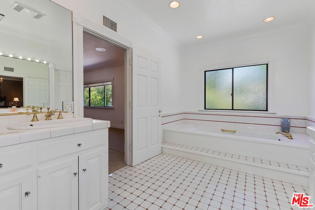4239 Tarzana Estates Dr