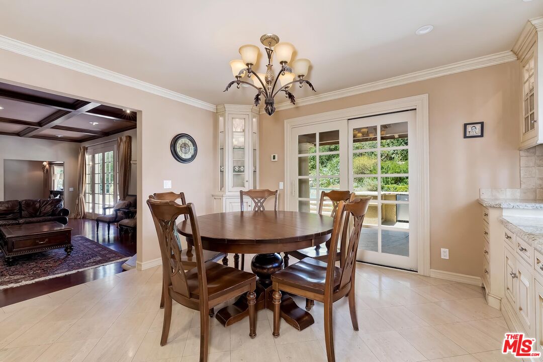 4239 Tarzana Estates Dr