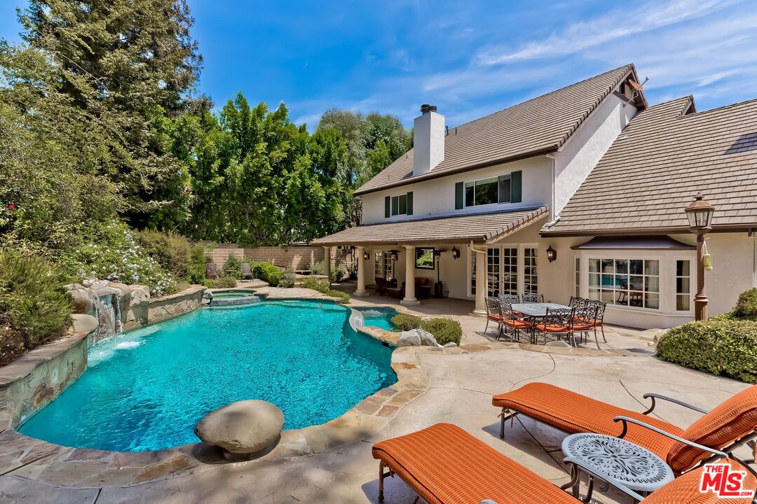 4239 Tarzana Estates Dr