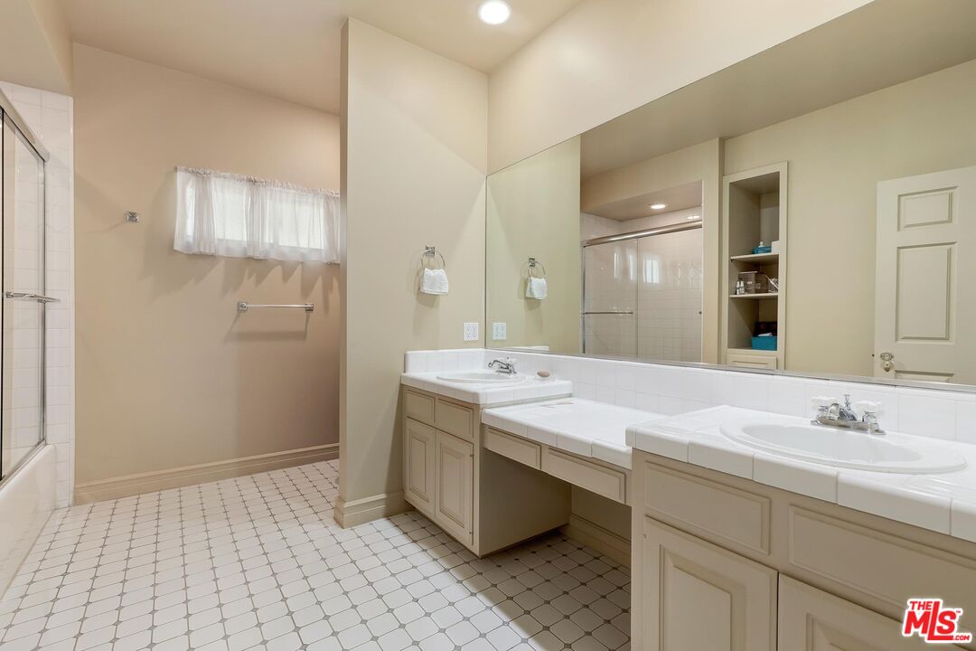 4239 Tarzana Estates Dr