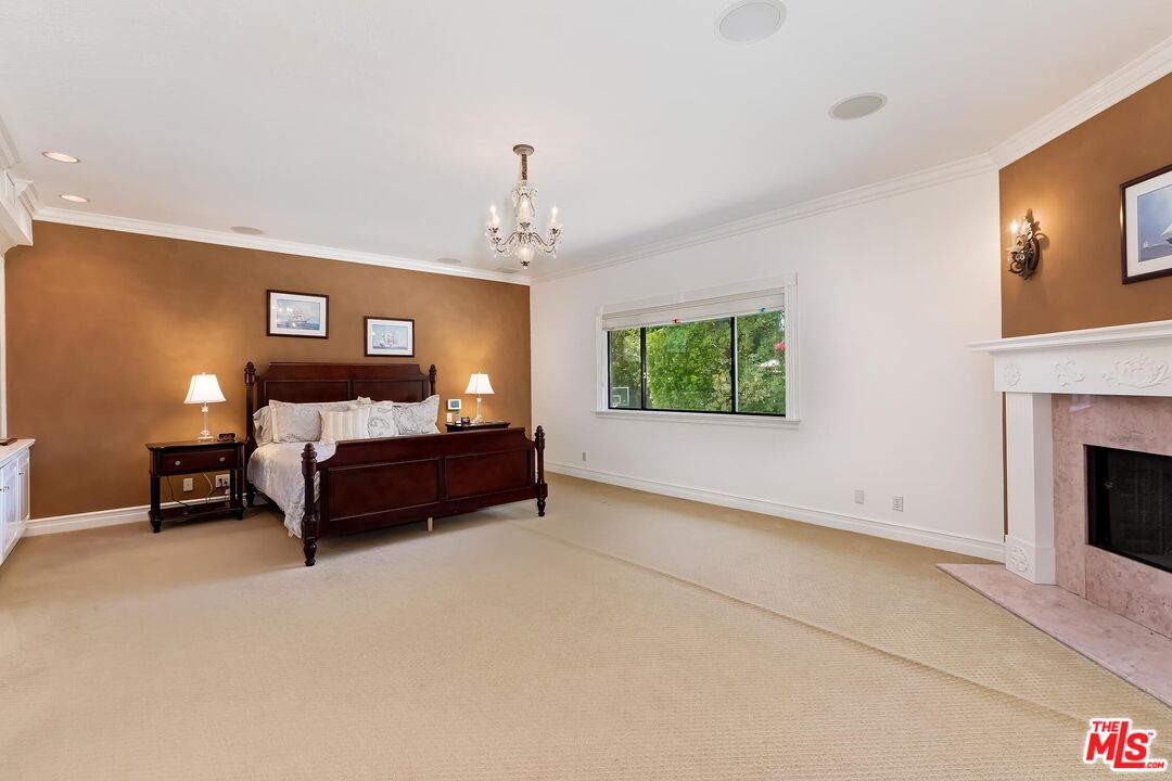 4239 Tarzana Estates Dr