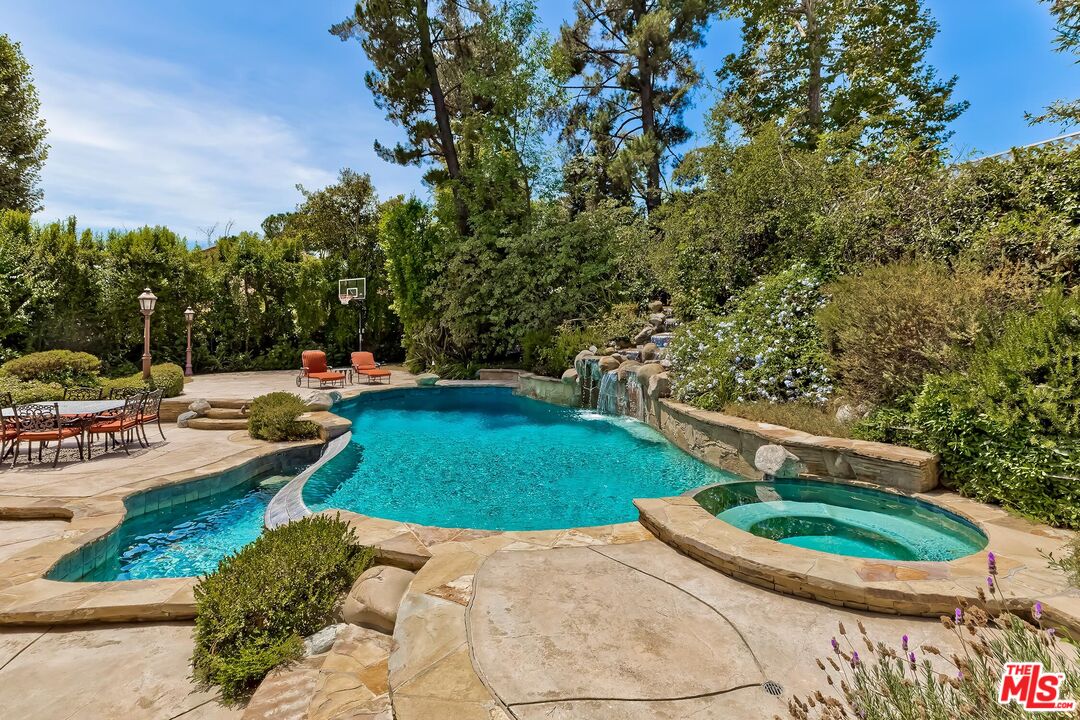 4239 Tarzana Estates Dr