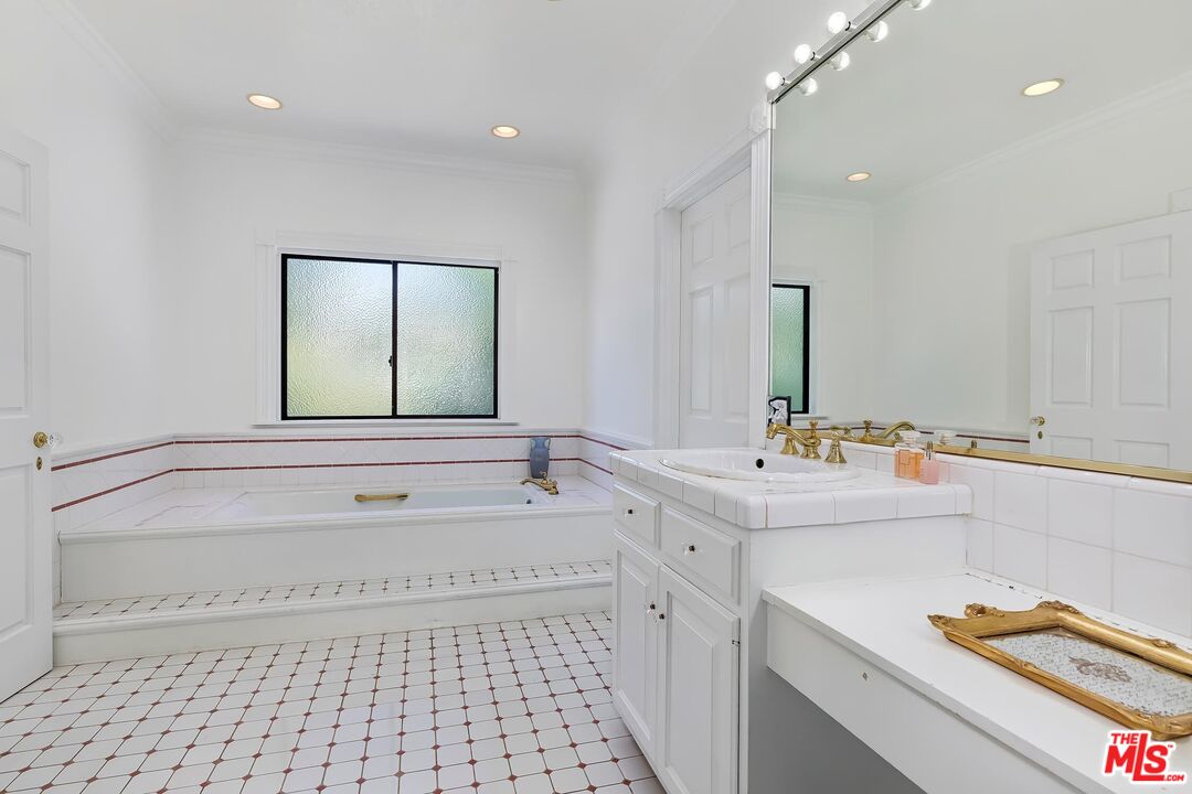 4239 Tarzana Estates Dr