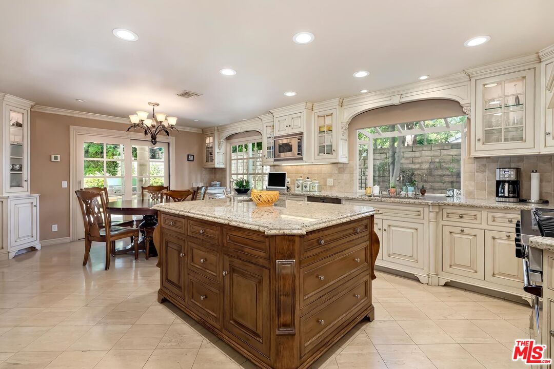 4239 Tarzana Estates Dr