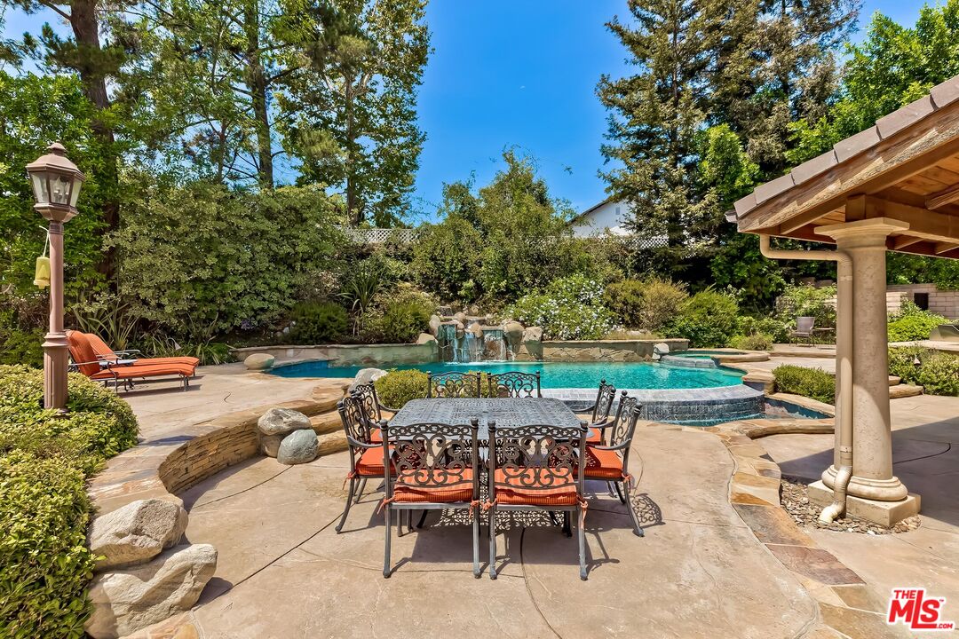 4239 Tarzana Estates Dr