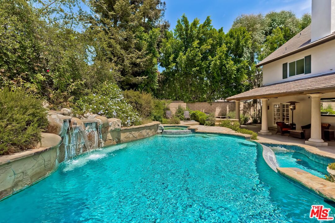 4239 Tarzana Estates Dr