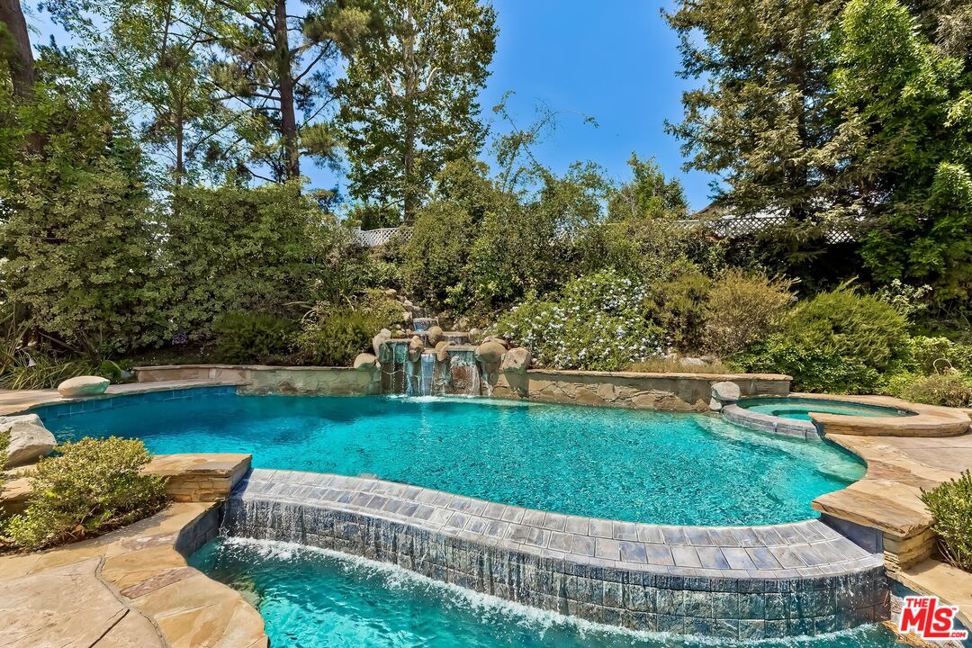 4239 Tarzana Estates Dr