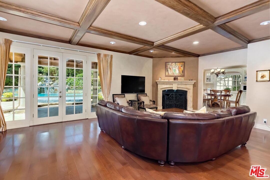 4239 Tarzana Estates Dr