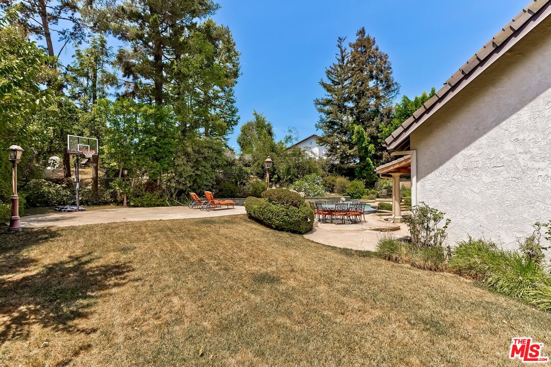 4239 Tarzana Estates Dr