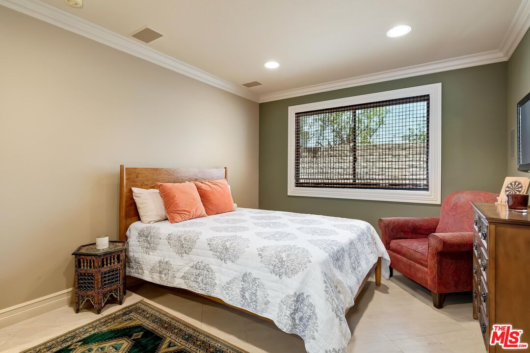 4239 Tarzana Estates Dr