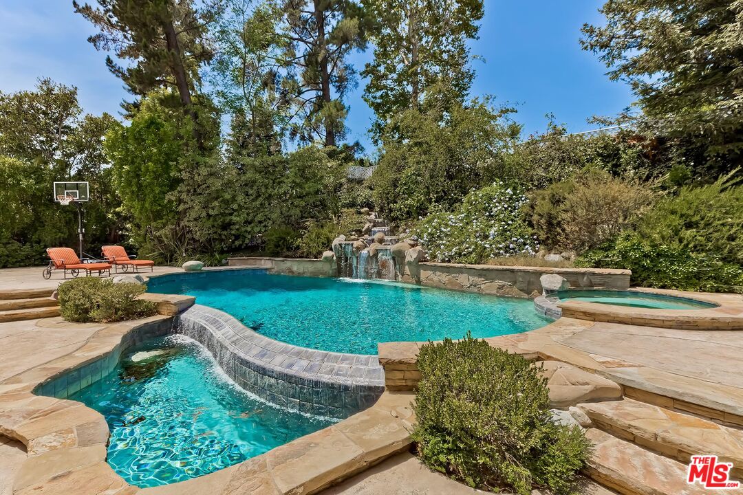 4239 Tarzana Estates Dr