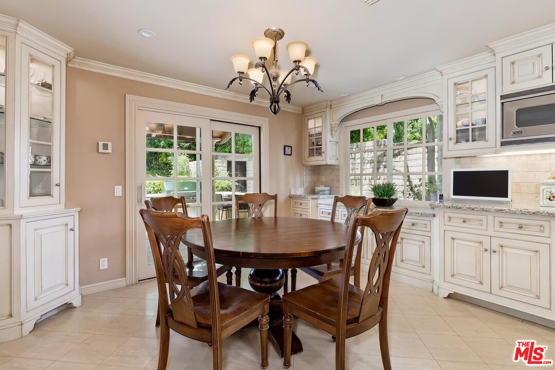 4239 Tarzana Estates Dr