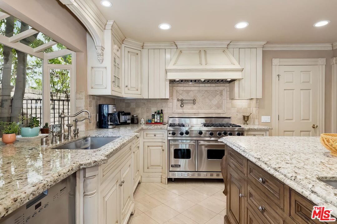 4239 Tarzana Estates Dr