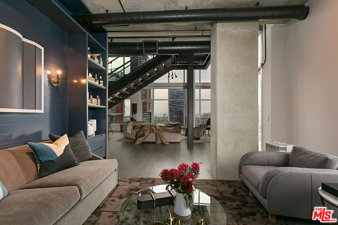 1050 S GRAND AVE Unit: PH2