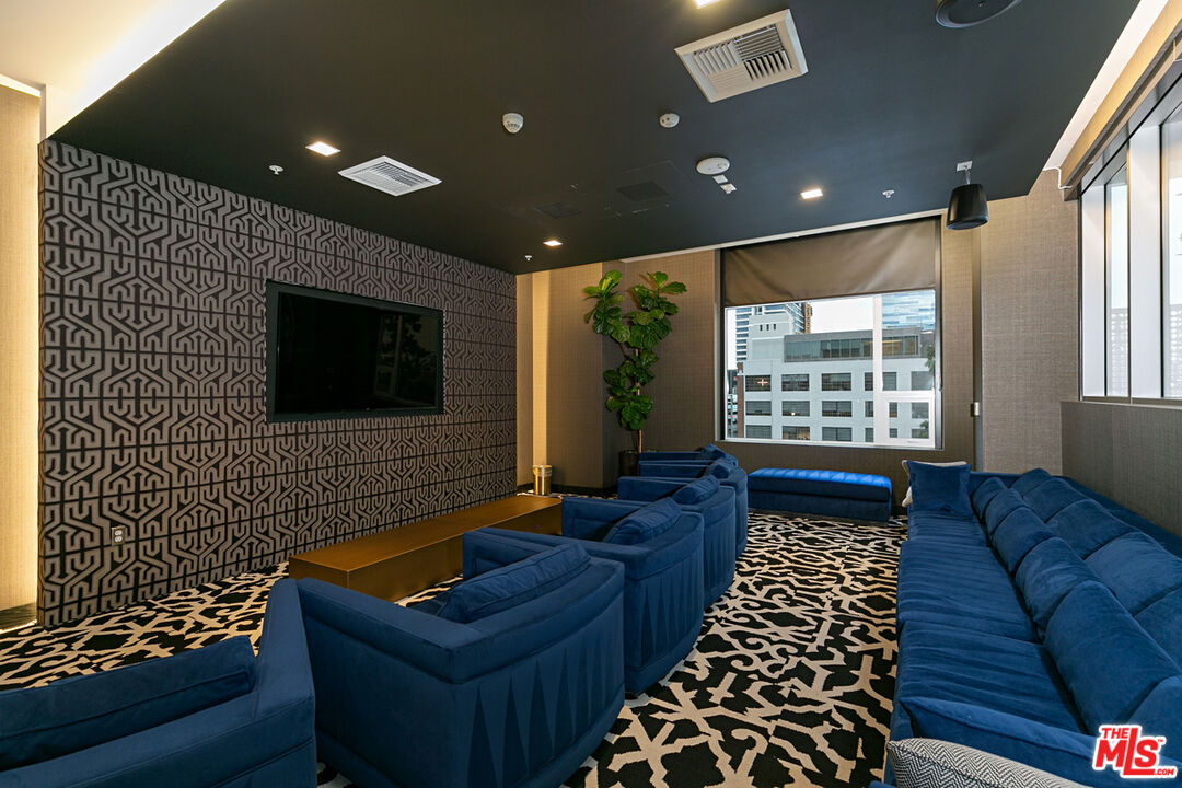1050 S GRAND AVE Unit: PH2