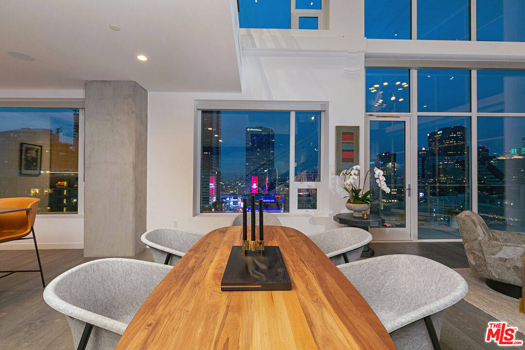 1050 S GRAND AVE Unit: PH2