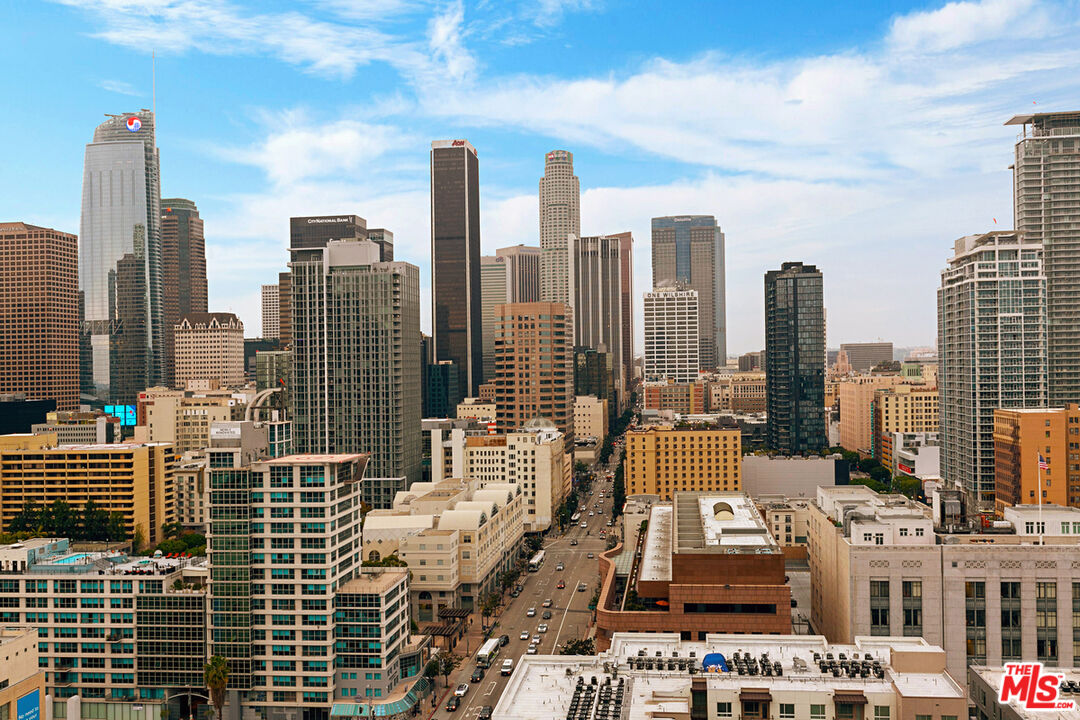 1050 S GRAND AVE Unit: PH2