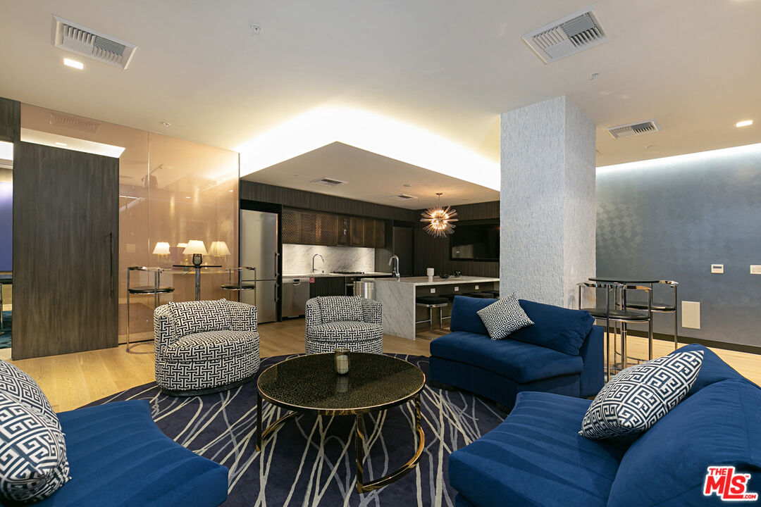1050 S GRAND AVE Unit: PH2