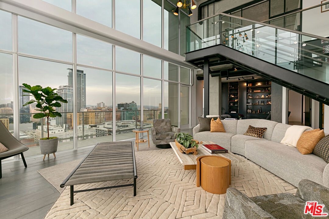 1050 S GRAND AVE Unit: PH2