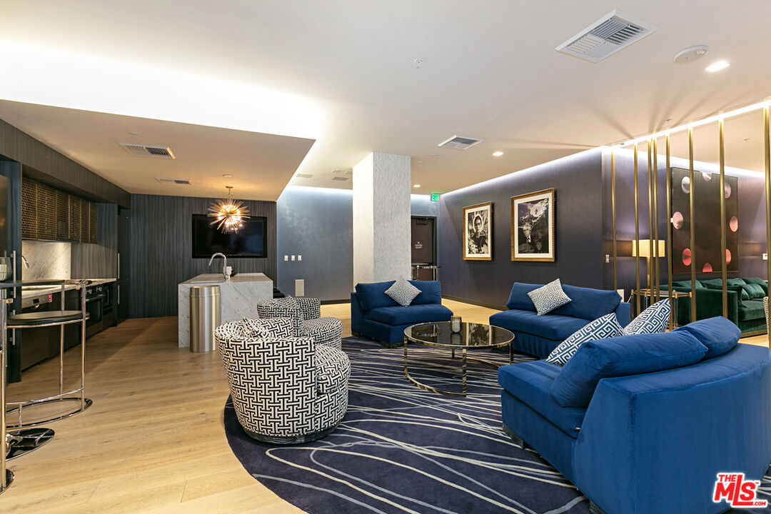 1050 S GRAND AVE Unit: PH2