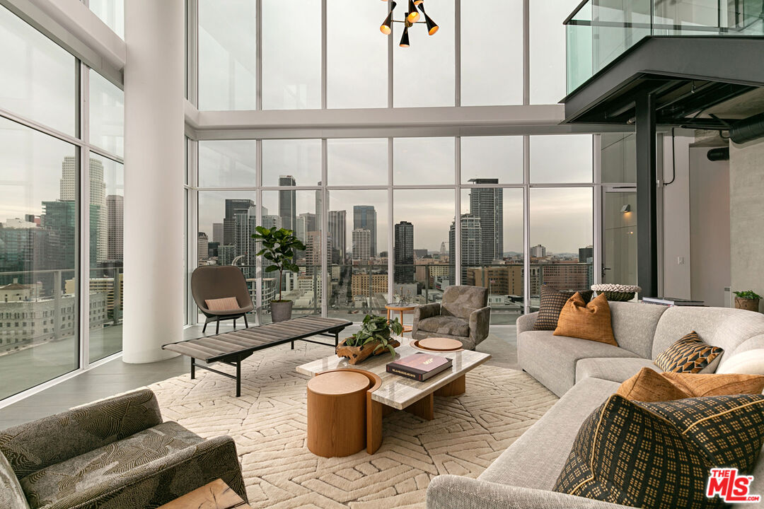 1050 S GRAND AVE Unit: PH2
