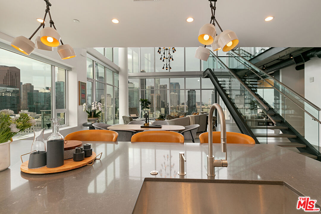 1050 S GRAND AVE Unit: PH2