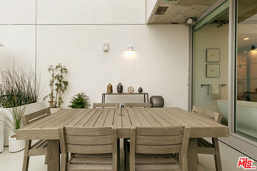 1050 S GRAND AVE Unit: PH2