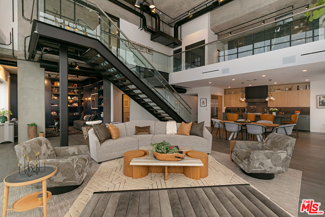 1050 S GRAND AVE Unit: PH2
