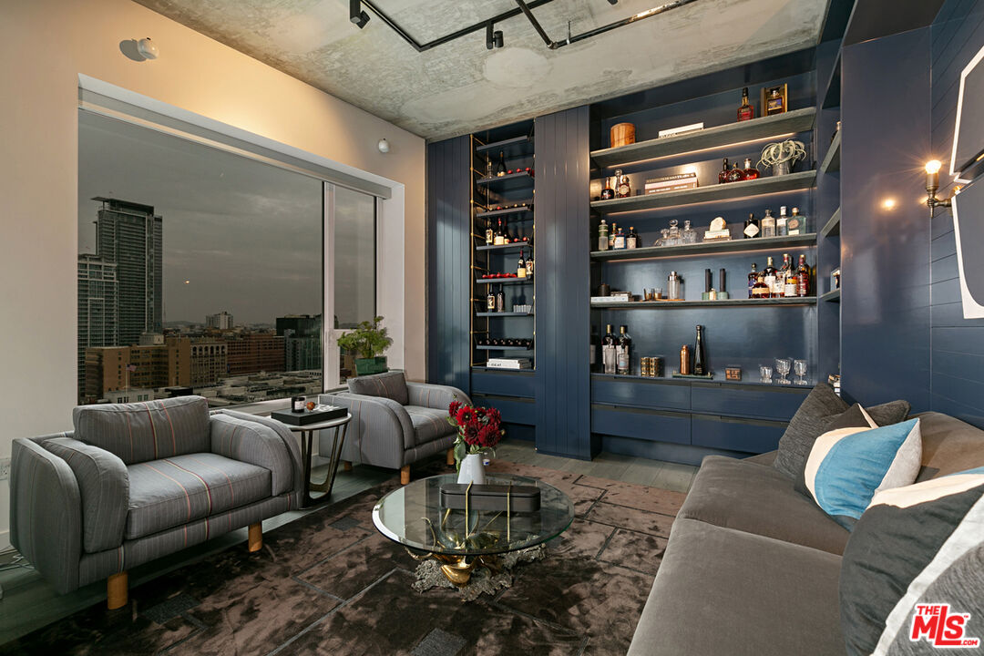 1050 S GRAND AVE Unit: PH2