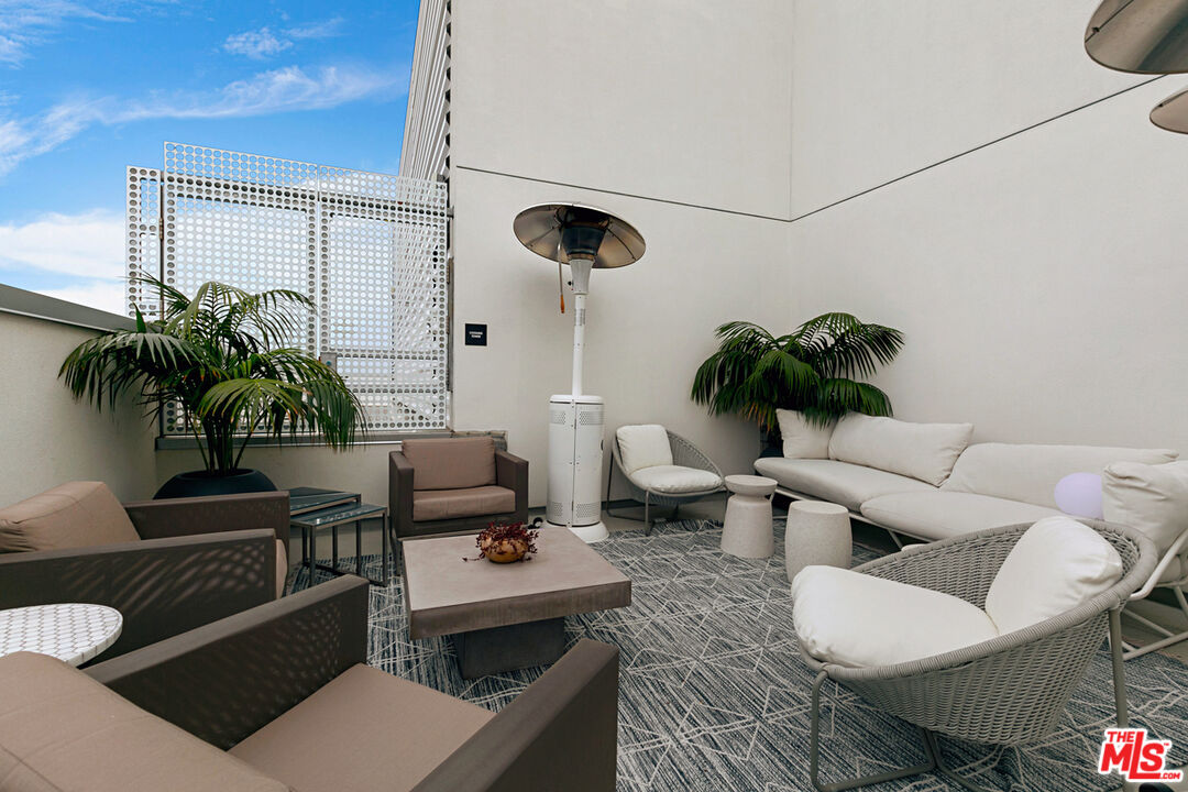 1050 S GRAND AVE Unit: PH2