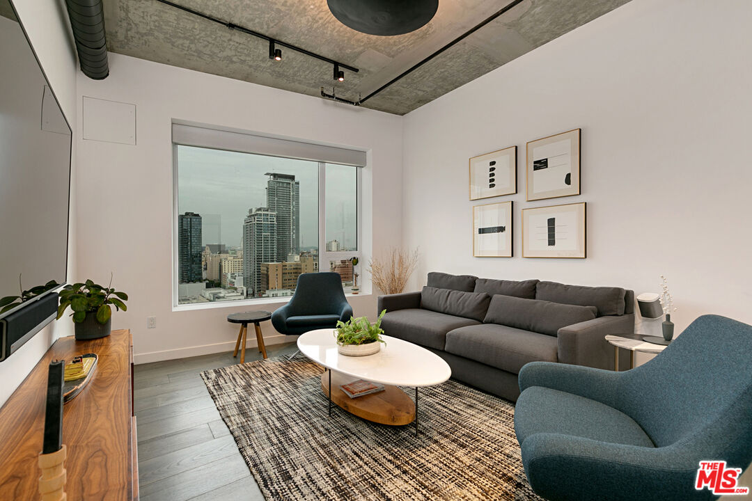 1050 S GRAND AVE Unit: PH2