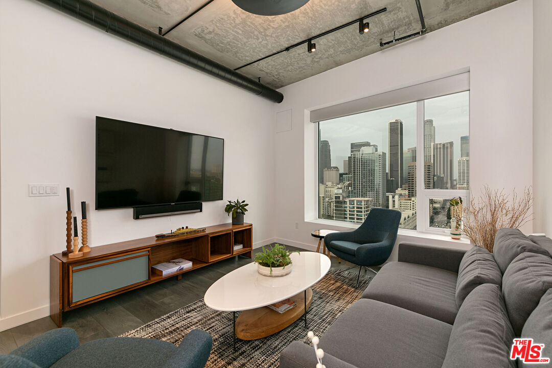 1050 S GRAND AVE Unit: PH2