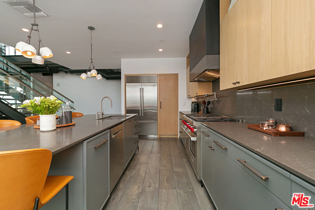 1050 S GRAND AVE Unit: PH2