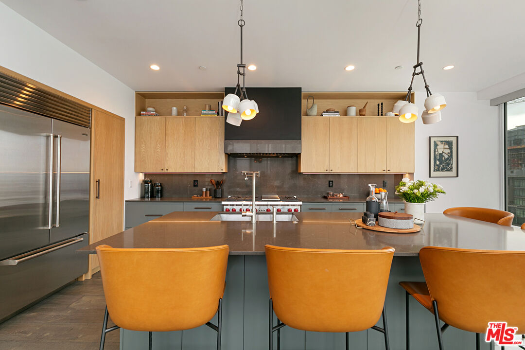 1050 S GRAND AVE Unit: PH2