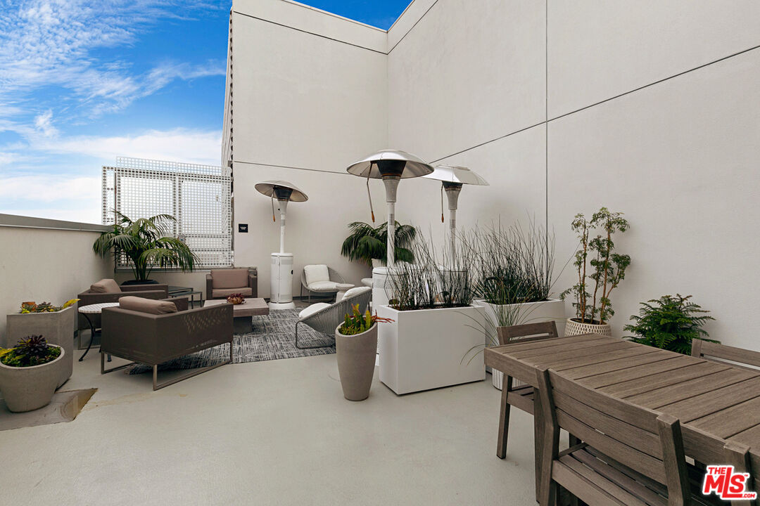 1050 S GRAND AVE Unit: PH2