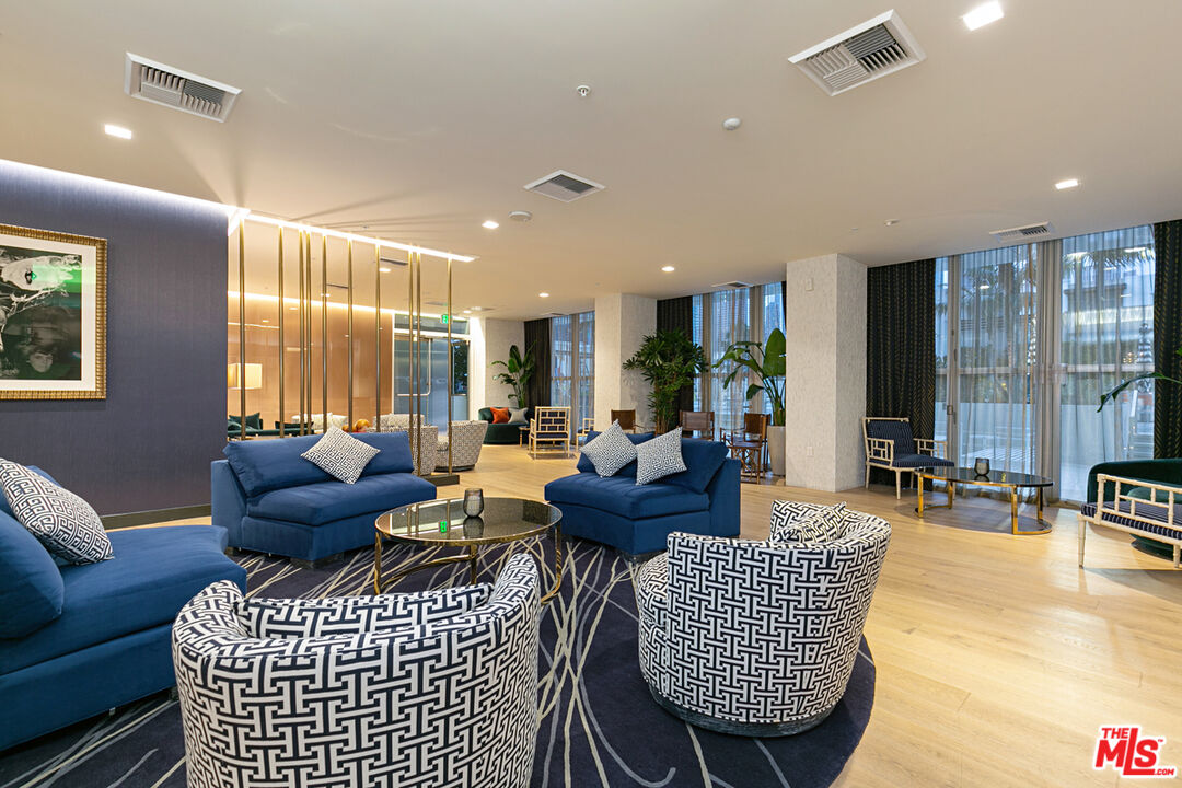 1050 S GRAND AVE Unit: PH2