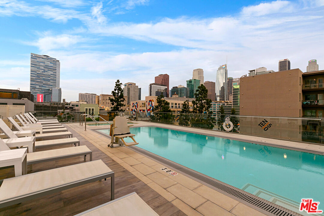 1050 S GRAND AVE Unit: PH2