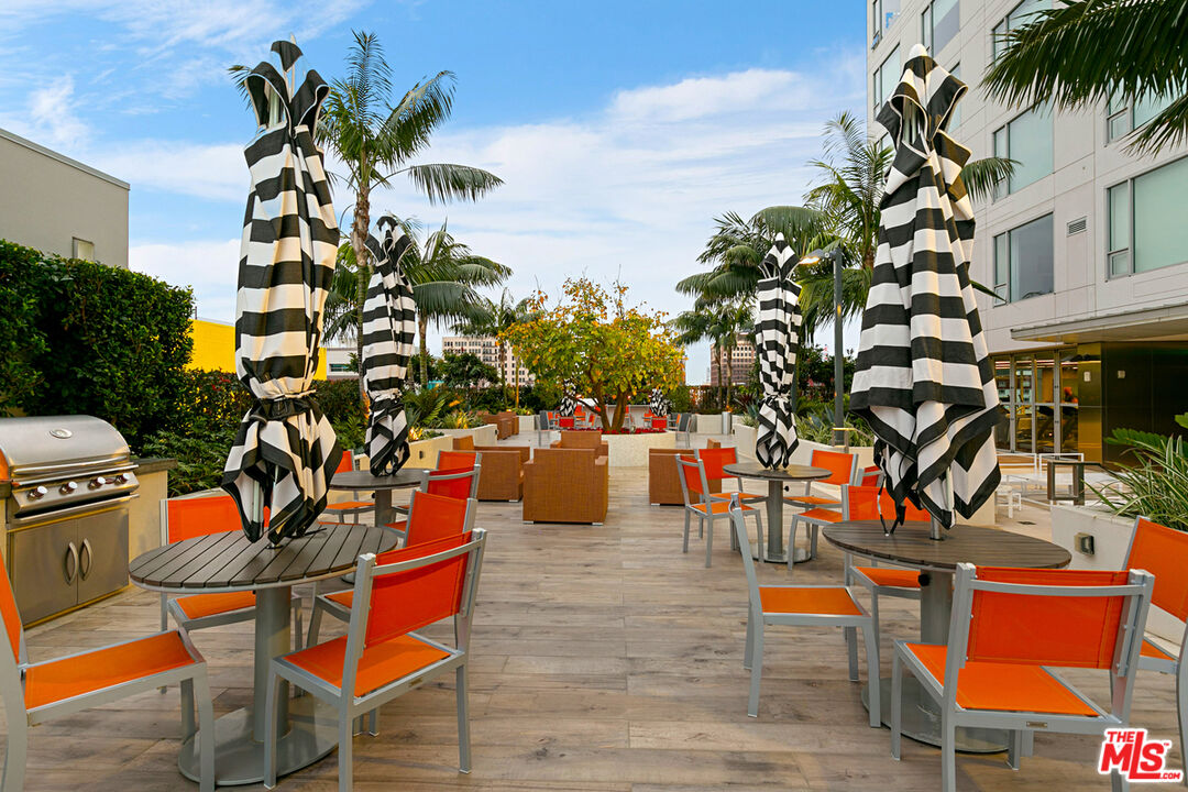 1050 S GRAND AVE Unit: PH2