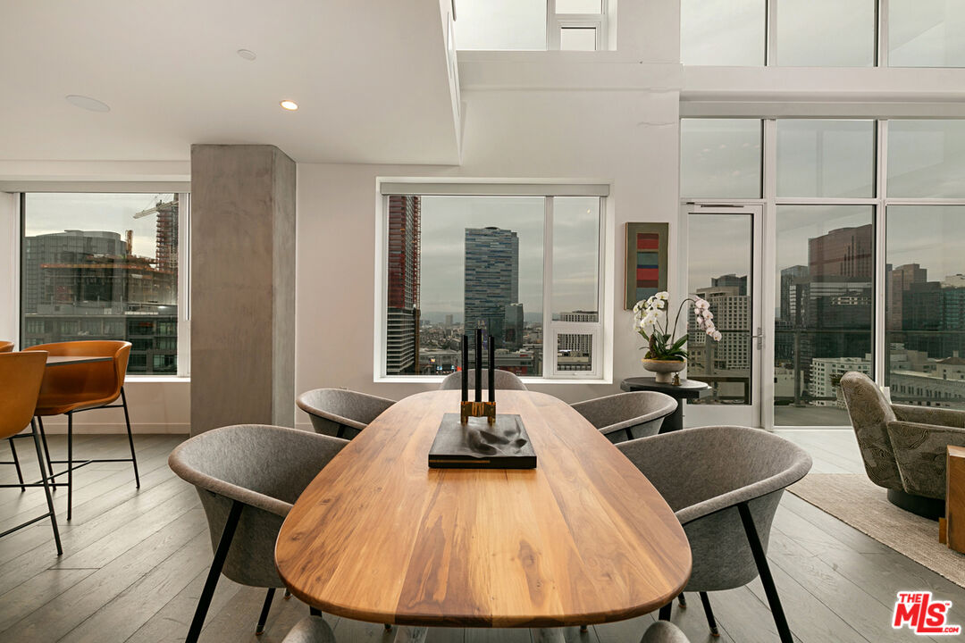1050 S GRAND AVE Unit: PH2