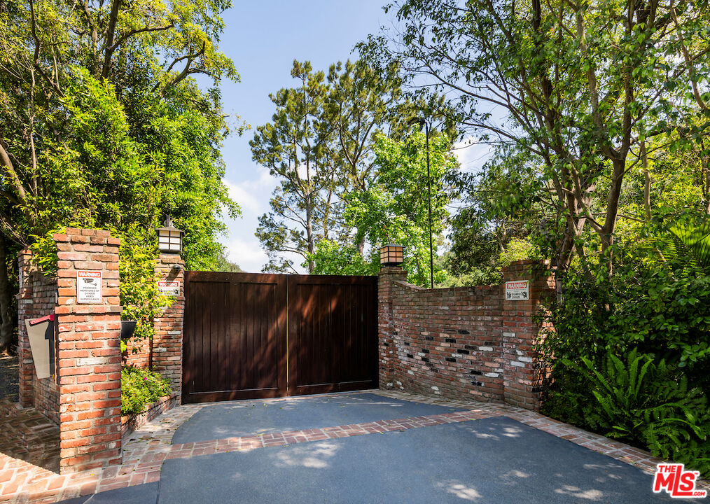 7692 Woodrow Wilson Dr