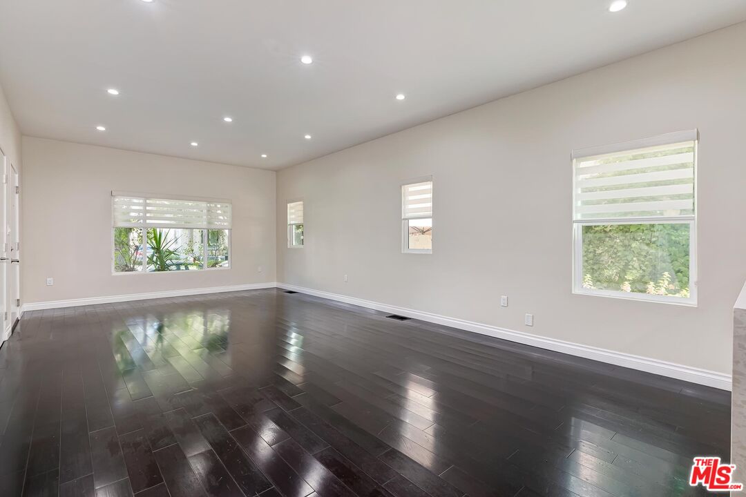 435 N Ogden Dr