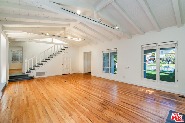 1363 WARNER AVE