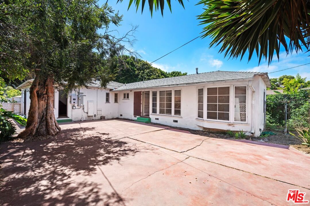 3033 Delaware Ave