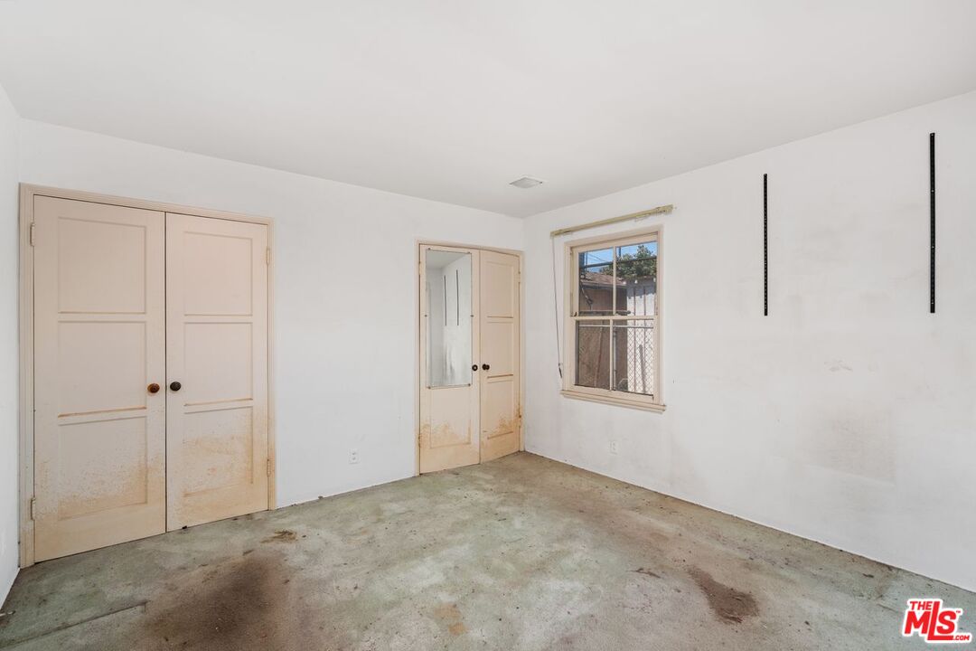 3033 Delaware Ave