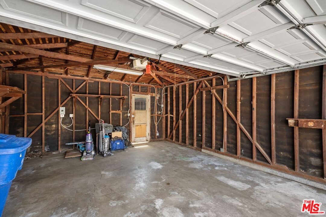 3033 Delaware Ave