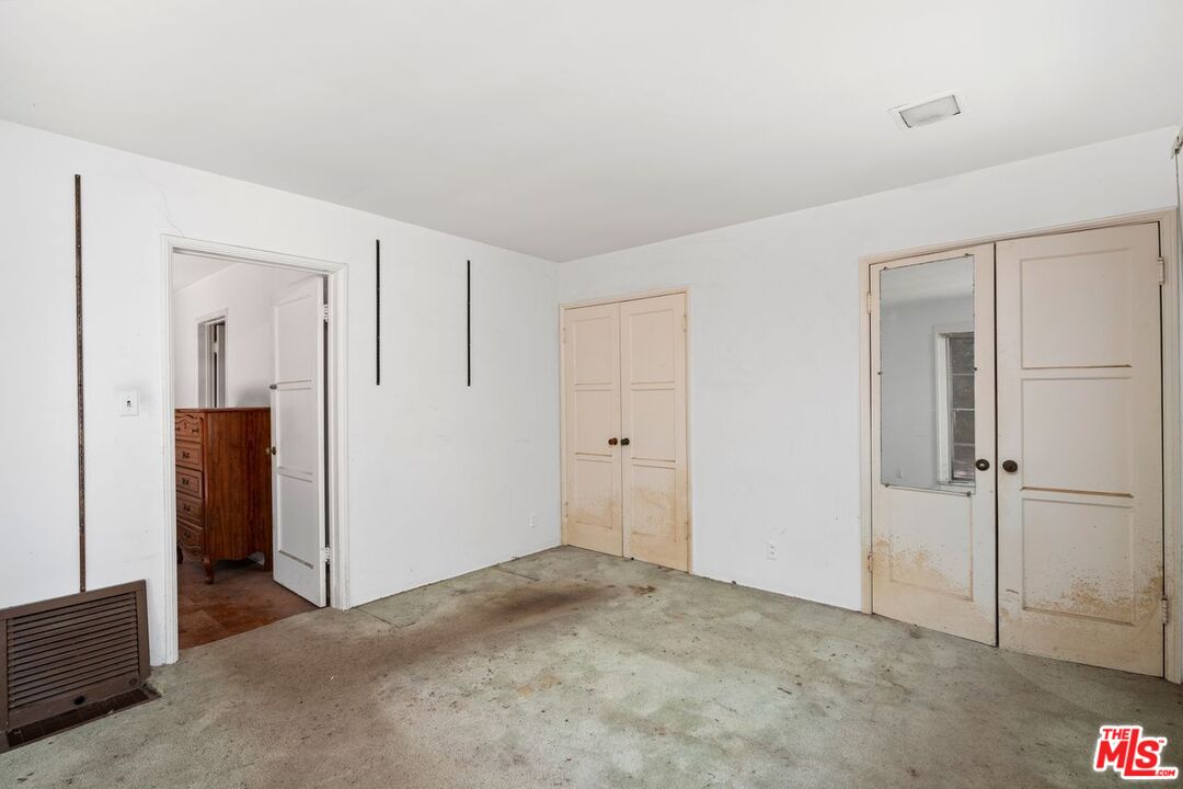 3033 Delaware Ave
