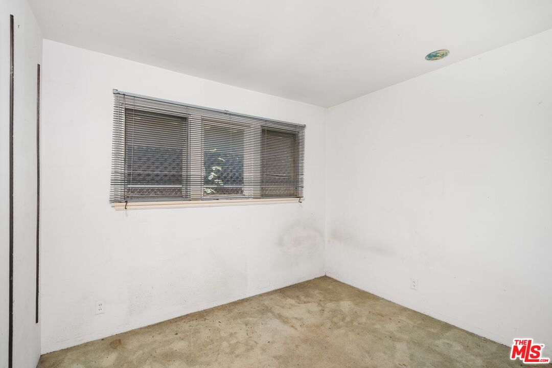 3033 Delaware Ave