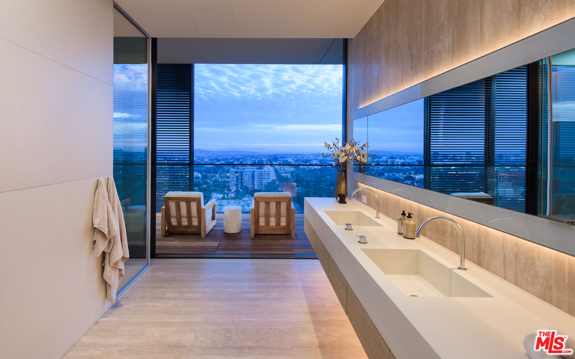 9040 W Sunset Blvd Unit: PH-A